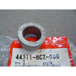 Entretoise axe roue avant droite Honda CB900F CB1300F - 44311MCZ000
