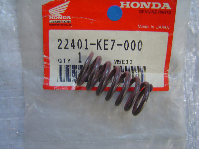 Ressort embrayage Honda VF400F VF500F - Réf. 22401KE7000
