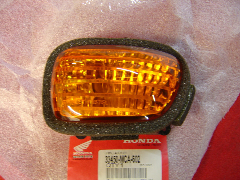 Clignotant AV gauche Honda GL1800 01/05 - Réf. 33450MCA602