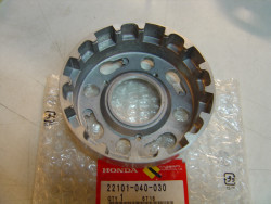 Cloche d'embrayage de ST70 83-89 idem 22101040010