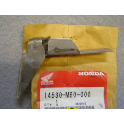Tôle guide inférieure patin A Honda VF750C VF750S | 14530MB0000