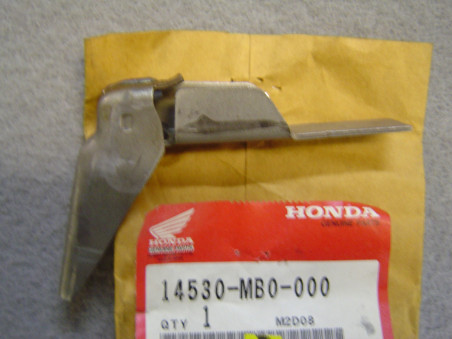 Tôle guide inférieure patin A Honda VF750C VF750S | 14530MB0000