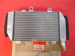 Radiateur coté gauche HONDA  VFR800 2002/08 19010-MCW-D01