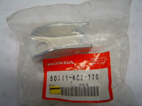 Chape Repose-Pieds Arrière Droit Honda CM125 - Réf. 50711KC2770