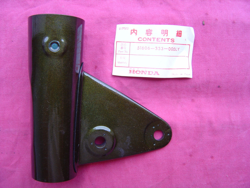 Patte de phare gauche verte Honda – Réf. 51606333000LY
