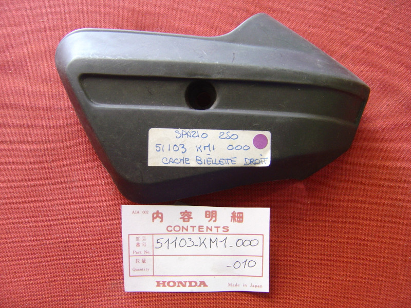 Cache Plastique Droit Honda CH250 CN250 – Réf. 51103-KM1-000