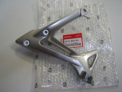 Platine repose pied AR gauche de VFR800 02-13