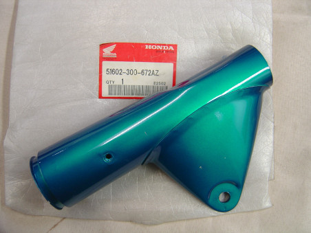 Patte de phare droit Honda 750 K0 Turquoise – Réf. 51602300672AZ