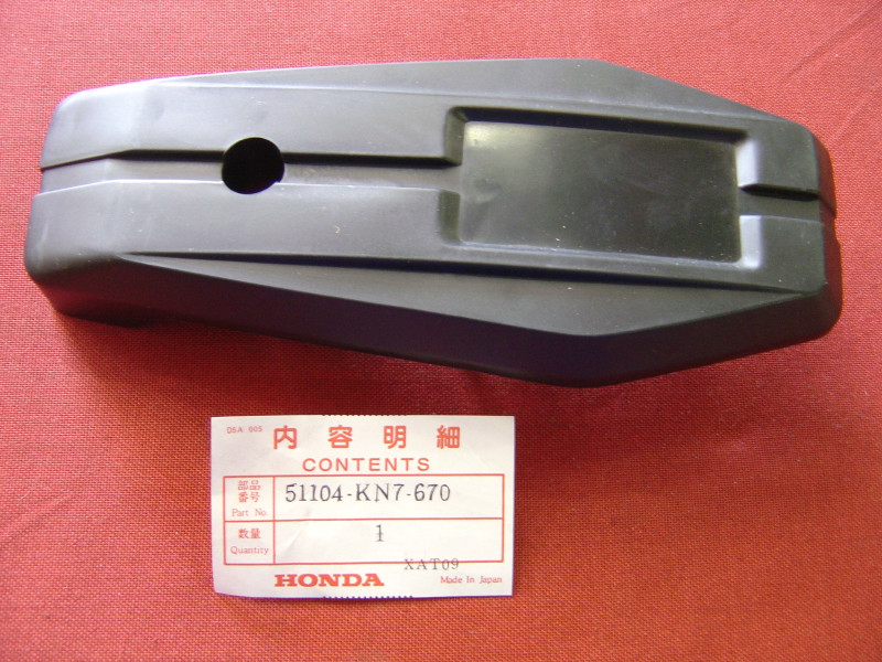 Cache bas de fourche gauche Honda CH125 - 51104KN7670