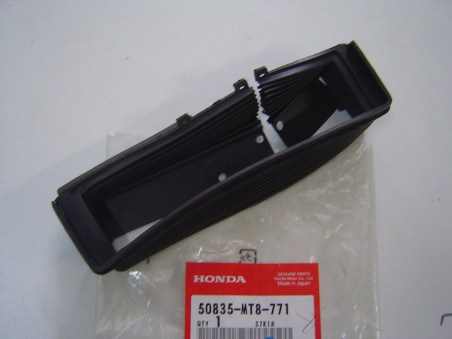 Cache tringlerie marche pied AR gauche Honda GL1500 – 50835MT8771