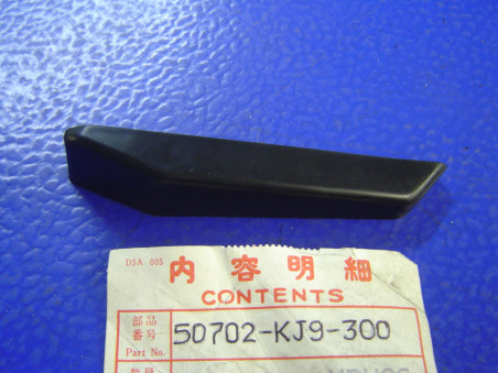 Cache Repose-Pied AR Gauche Honda CH125 Spacy 84-86 – 50702KJ9300