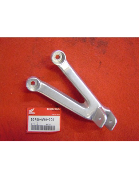 Platine de repose pied AR gauche de CBR900 92-99 Honda 50760-MW0-000