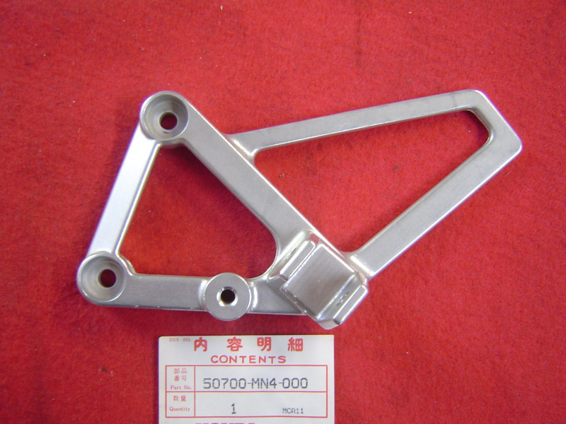 Platine repose-pied AV gauche Honda CBR600 87-99 | Réf. 50700MN4000