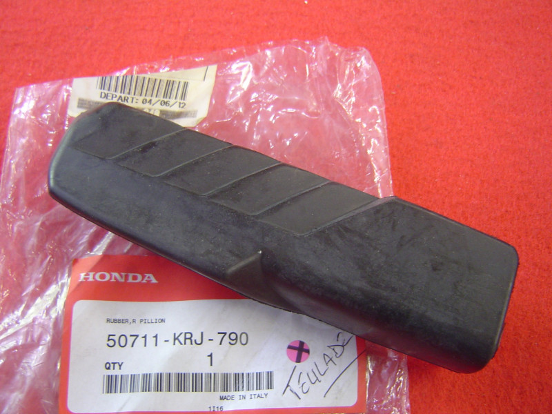 Caoutchouc Repose-Pied AR Droit Honda FES125 | 50711KRJ790