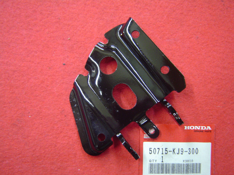 Plaque repose-pied AR droit Honda CH125 84-86 | Réf. 50715KJ9300