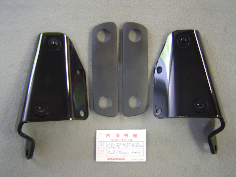 pattes de fixation  neuves mais manque visserie