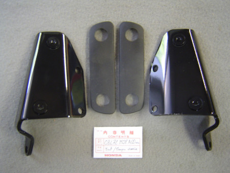 pattes de fixation  neuves mais manque visserie