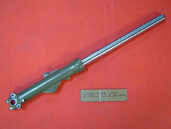 Bras de fourche gauche de CB250G militaire pièce neuve avec défauts de stockag
