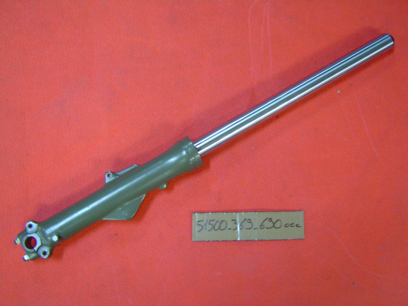 Bras de fourche gauche de CB250G militaire pièce neuve avec défauts de stockag
