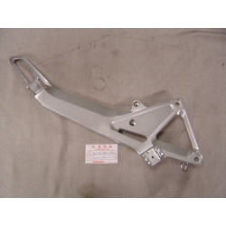 Platine Repose-Pied Droit Honda CB600F 98/99 – Occasion