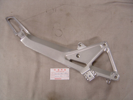 Platine Repose-Pied Droit Honda CB600F 98/99 – Occasion