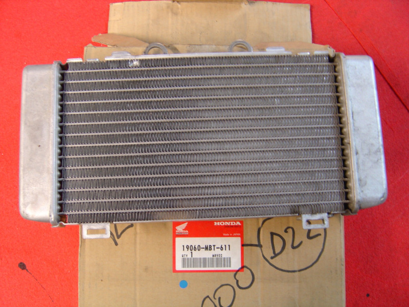 Radiateur gauche occasion Honda XL1000V 99/00 – 19060MBT611