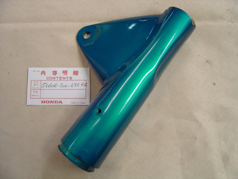 Patte de phare gauche Honda 750 K0 turquoise – Réf. 51606300672AZ
