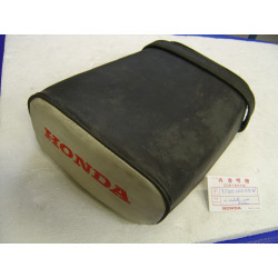 Selle Passager Deux Couleurs Honda C50 | Réf. 77300001810N
