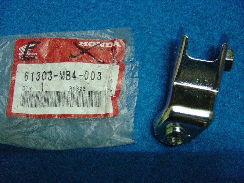 Support phare gauche Honda VF1100C 83 - Réf. 61303MB4003