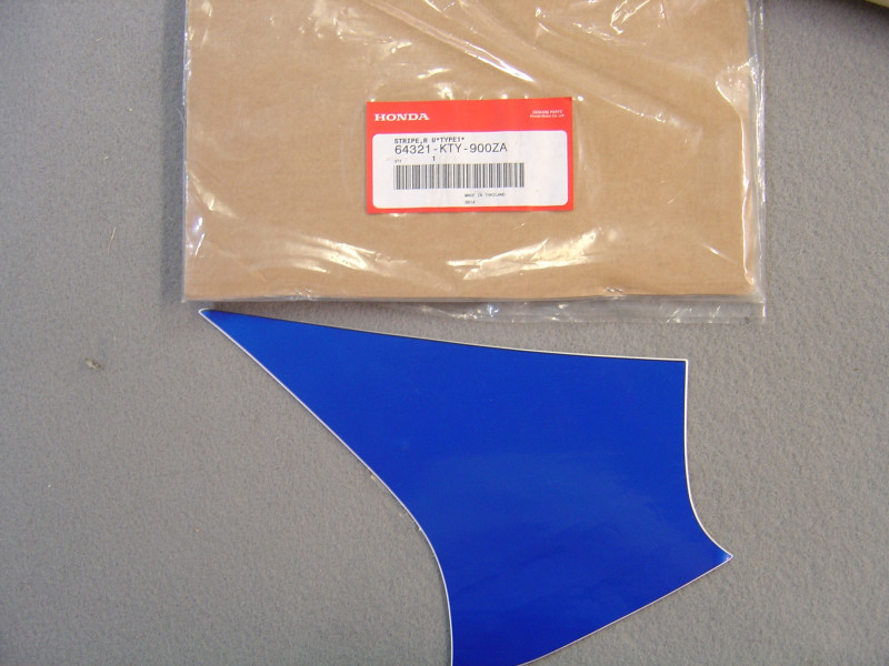 Décor autocollant carénage inférieur droit Honda CBR125R 2005