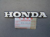 Emblème réservoir gauche Honda CB250G CB360G - Réf. 87122369000