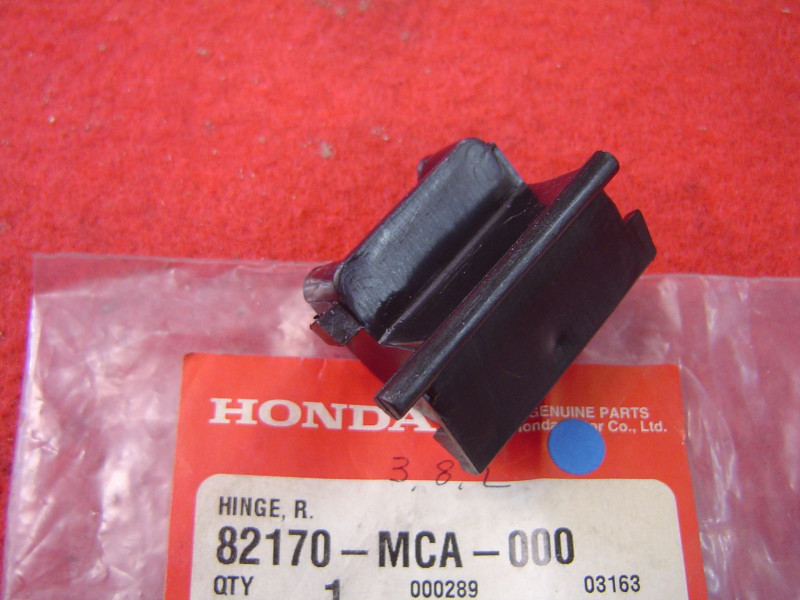 Charnière vide poche droit passager Honda GL1800 82170-MCA-000