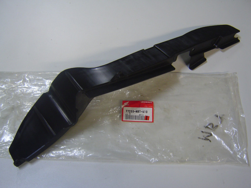 Garniture inférieure droite auvent siège Honda XL1000V