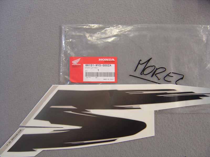 Décor autocollant réservoir droit Honda CB500 | 86151MY5G00ZA