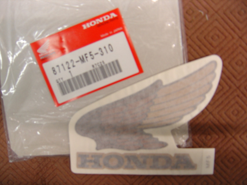 Décor gauche réservoir Honda VT500CD 83 - Réf. 87122MF5310