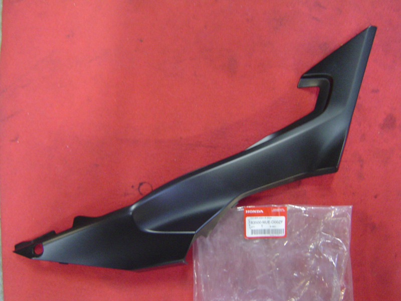 Cache latéral droit Honda CB650F CBR650 NH436M - 83500MJED00ZF