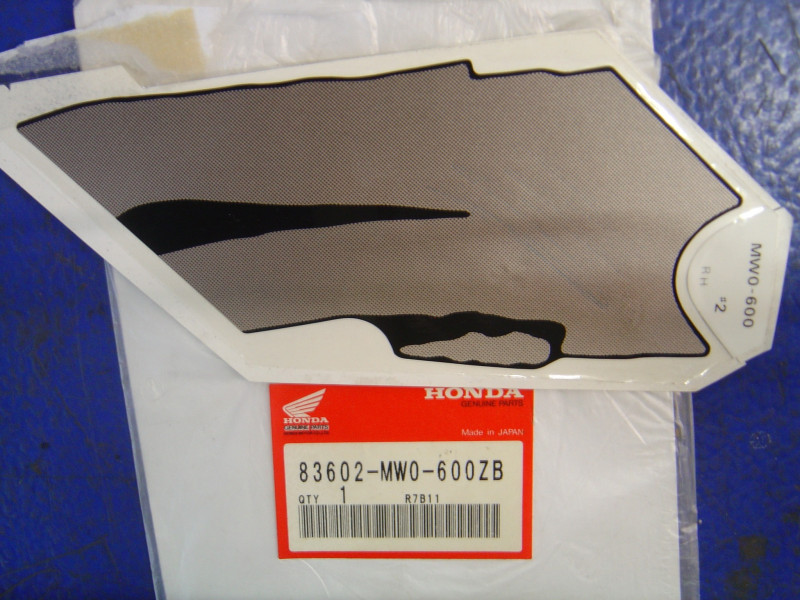 Décor flanc selle droit Honda CBR900RR 1992 – Réf. 83602MW0600ZB