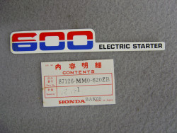 Décor autocollant gauche Honda XL600RMG 86 – 87126-MM0-620ZB