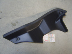 Garniture supérieur gauche de tète de fourche de VFR750F code couleur nh105