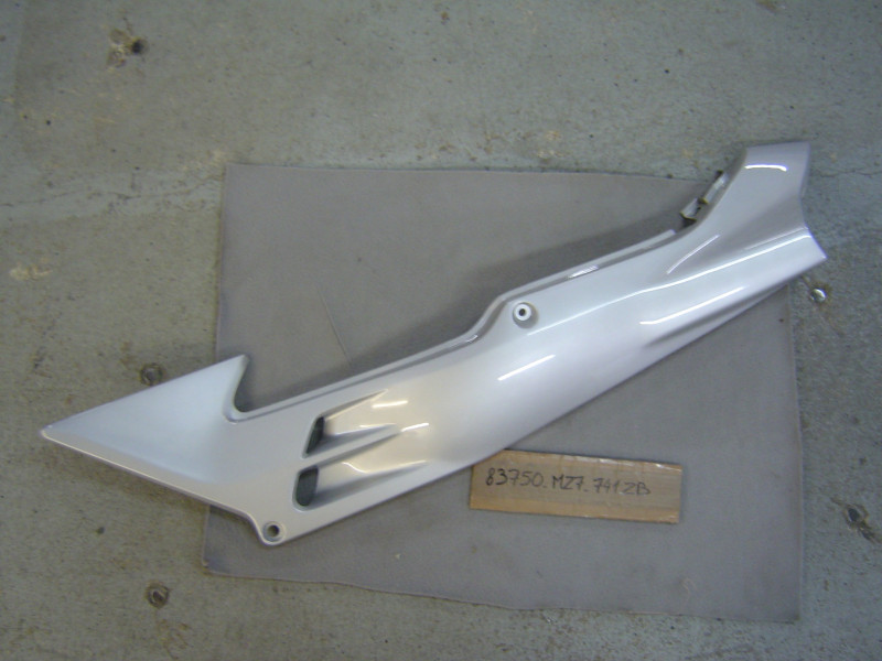 Cache latéral gauche Honda VFR750 95-96 NH131M | Réf. 83750MZ7741ZB