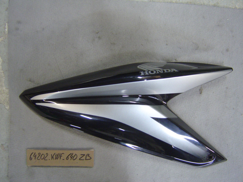 Carénage latéral gauche Honda CBF125M 2010 NH1 - 64202KWF640ZB