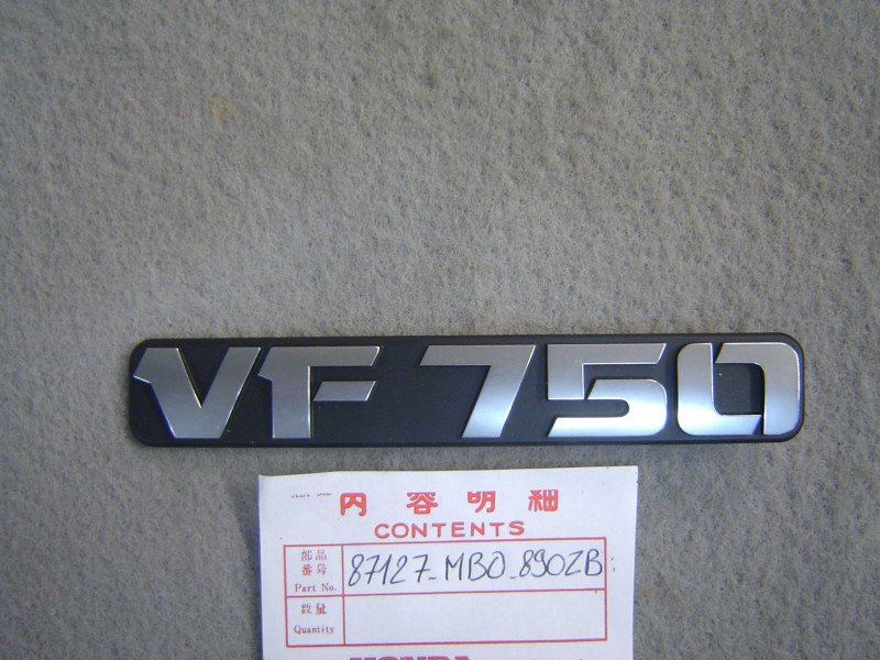 Emblème cache latéral type 2 Honda VF750SF – Pièce d'occasion