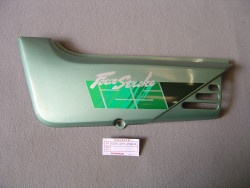 Cache latéral G Type 1 Honda NX125 - Réf. 83610KAY690ZA