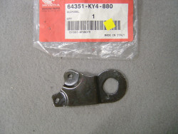 Support gauche dans montage de carénage de NSR125R 89