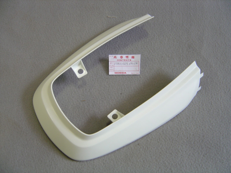 Coque arrière de selle Honda EZ90 1992 – Réf. 83700GZ4670ZA