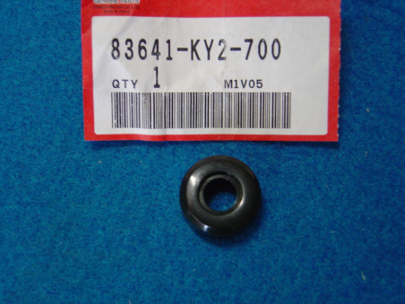 Entretoise vis cache latéral Honda 83641KY2700