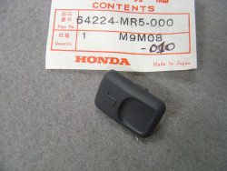 Bouton dans montage de carénage de PC800  valeur honda 9.88€ idem 64224MR5010