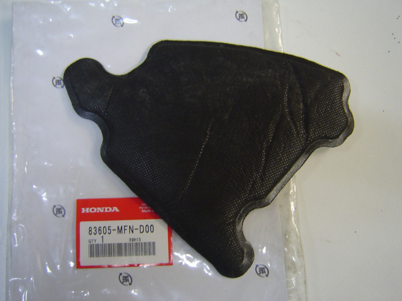 Tapis intérieur cache latéral droit Honda CB1000R 83605MFND00
