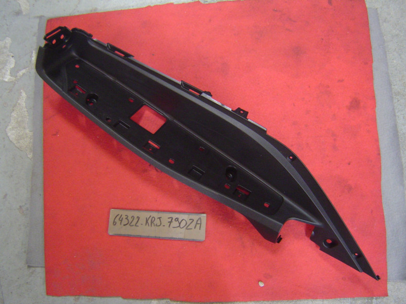 Plancher gauche Honda FES125 07-12 NH1 - Réf. 64322KRJ790ZA