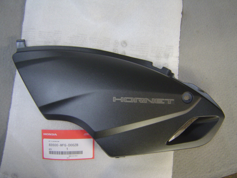 Cache latéral gauche Honda CB600F 07/08 - Réf. 83500MFGD00ZB